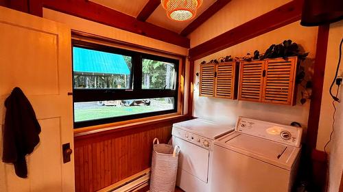 785 Beech Road, Nakusp, BC - Indoor Photo Showing Laundry Room