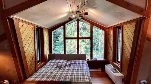 785 Beech Road, Nakusp, BC - Indoor Photo Showing Bedroom