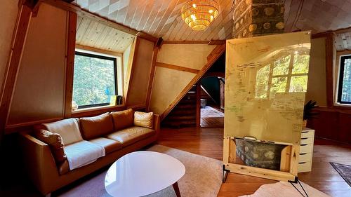 785 Beech Road, Nakusp, BC - Indoor Photo Showing Other Room