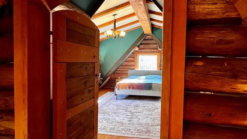 785 Beech Road, Nakusp, BC - Indoor Photo Showing Bedroom