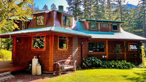 785 Beech Road, Nakusp, BC - Outdoor With Deck Patio Veranda