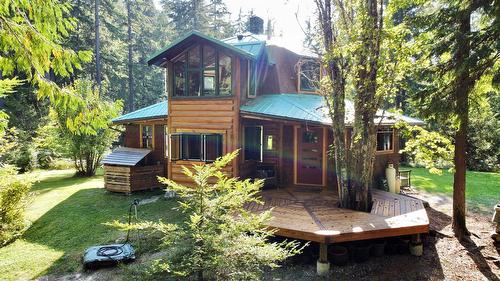 785 Beech Road, Nakusp, BC - Outdoor With Deck Patio Veranda
