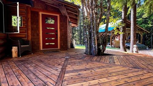 785 Beech Road, Nakusp, BC - Outdoor With Deck Patio Veranda