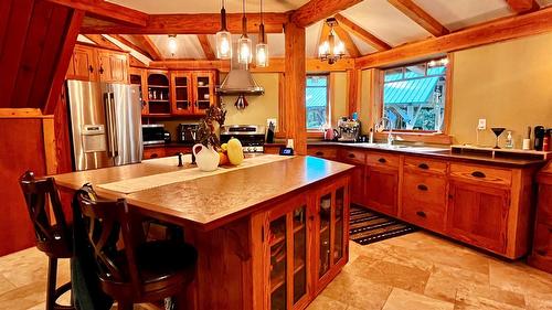 785 Beech Road, Nakusp, BC - Indoor