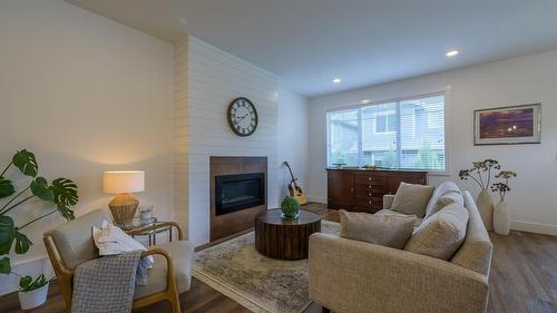 159-200 Grand Boulevard, Kamloops, BC - Indoor Photo Showing Living Room With Fireplace