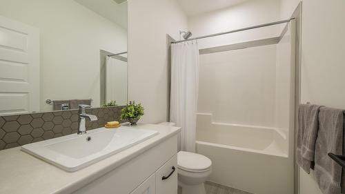 159-200 Grand Boulevard, Kamloops, BC - Indoor Photo Showing Bathroom