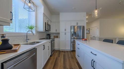 159-200 Grand Boulevard, Kamloops, BC - Indoor Photo Showing Kitchen With Double Sink With Upgraded Kitchen