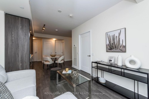 5006-28 Freeland Street, Toronto, ON - Indoor Photo Showing Living Room