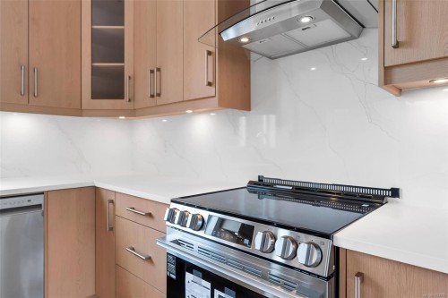 1-1559 Ash Rd, Saanich, BC 