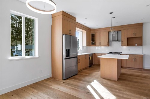 1-1559 Ash Rd, Saanich, BC 