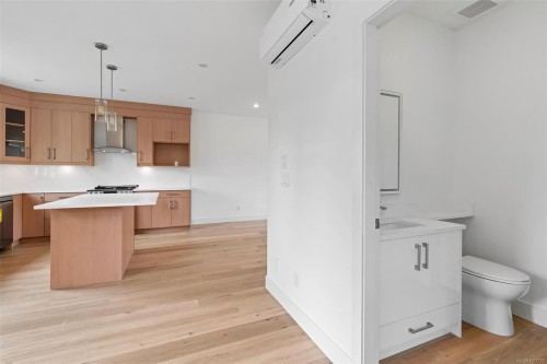 1-1559 Ash Rd, Saanich, BC 