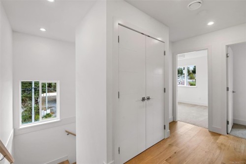 1-1559 Ash Rd, Saanich, BC 