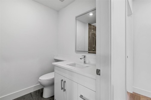 1-1559 Ash Rd, Saanich, BC 