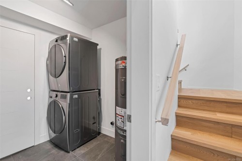 1-1559 Ash Rd, Saanich, BC 