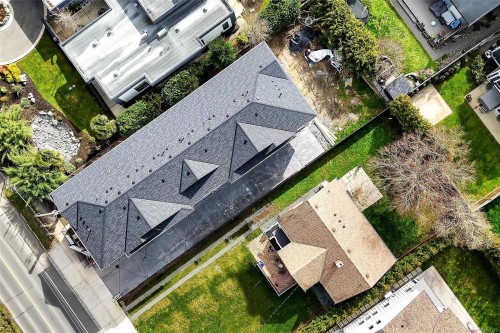 1-1559 Ash Rd, Saanich, BC 