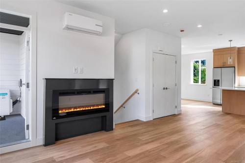 1-1559 Ash Rd, Saanich, BC 