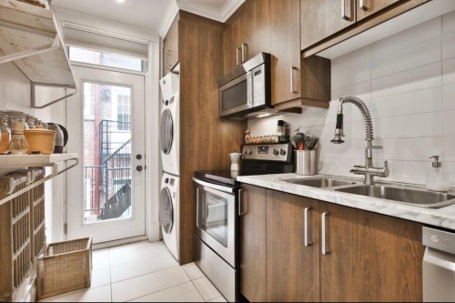 Kitchen - 6-1630 Av. Van Horne, Montréal (Outremont), QC - Indoor Photo Showing Kitchen With Double Sink With Upgraded Kitchen