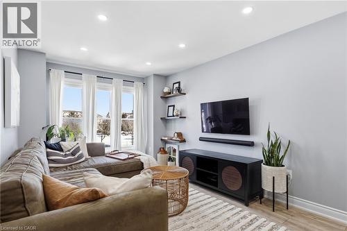 5123 Dryden Avenue, Burlington, ON - Indoor Photo Showing Living Room