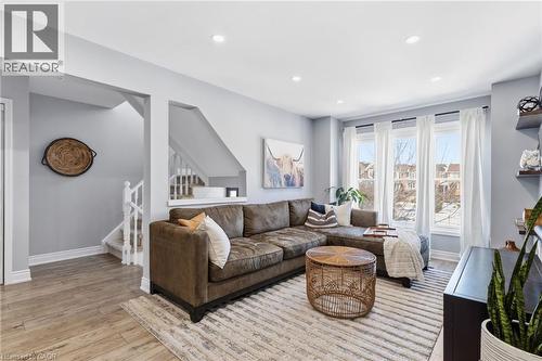 5123 Dryden Avenue, Burlington, ON - Indoor Photo Showing Living Room