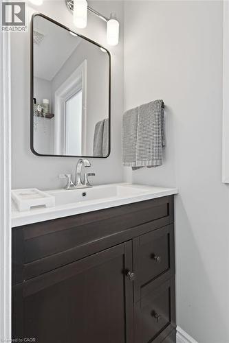 5123 Dryden Avenue, Burlington, ON - Indoor Photo Showing Bathroom
