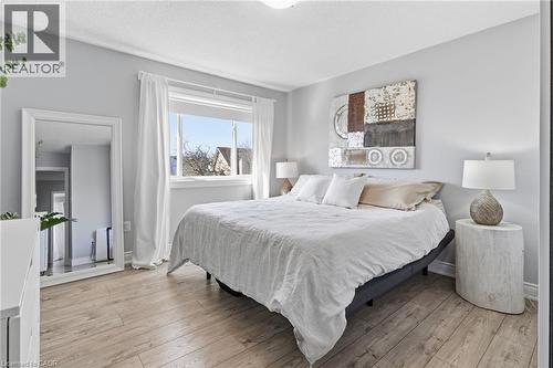 5123 Dryden Avenue, Burlington, ON - Indoor Photo Showing Bedroom