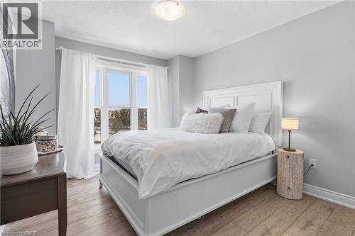 5123 Dryden Avenue, Burlington, ON - Indoor Photo Showing Bedroom
