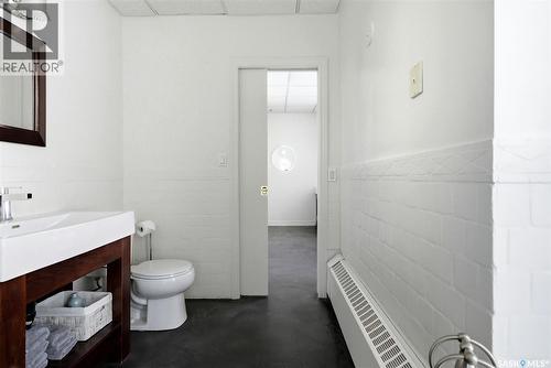 400 2020 11Th Avenue, Regina, SK - Indoor Photo Showing Bathroom