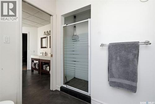 400 2020 11Th Avenue, Regina, SK - Indoor Photo Showing Bathroom
