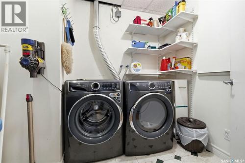 400 2020 11Th Avenue, Regina, SK - Indoor Photo Showing Laundry Room