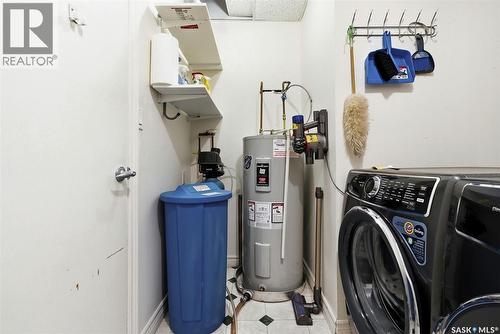 400 2020 11Th Avenue, Regina, SK - Indoor Photo Showing Laundry Room