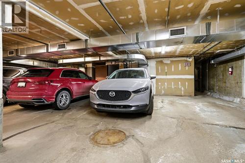 400 2020 11Th Avenue, Regina, SK - Indoor Photo Showing Garage