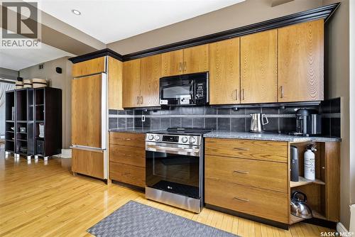 400 2020 11Th Avenue, Regina, SK - Indoor Photo Showing Kitchen