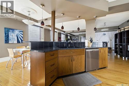400 2020 11Th Avenue, Regina, SK - Indoor Photo Showing Kitchen