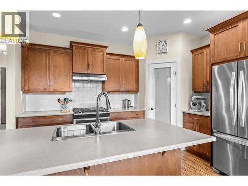 2372 Oglow Drive, Armstrong, BC - Indoor Photo Showing Kitchen With Double Sink
