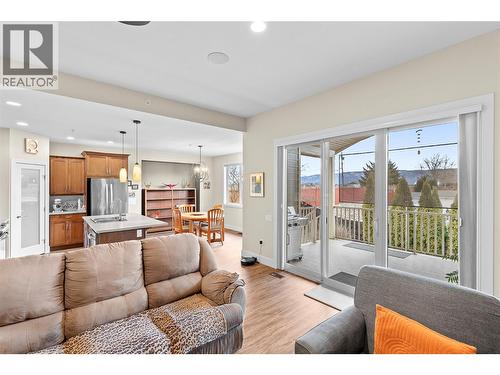 2372 Oglow Drive, Armstrong, BC - Indoor Photo Showing Living Room