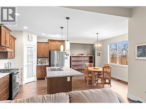 2372 Oglow Drive, Armstrong, BC - Indoor Photo Showing Kitchen With Double Sink With Upgraded Kitchen