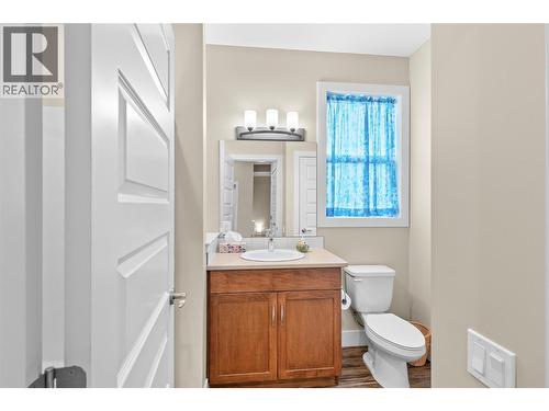 Bathroom on main level - 2372 Oglow Drive, Armstrong, BC - Indoor Photo Showing Bathroom