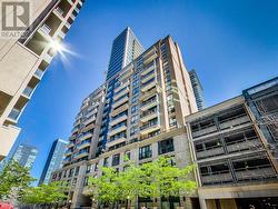 815 - 35 HAYDEN STREET  Toronto, ON M4Y 3C3