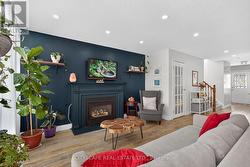 27 WHITTAKER CRESCENT  Cambridge, ON N1T 1Z4