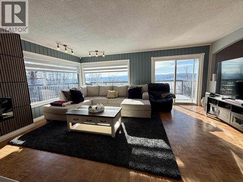 864 Old Loop Road, Vanderhoof, BC - Indoor Photo Showing Living Room