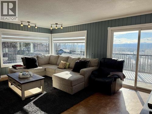 864 Old Loop Road, Vanderhoof, BC - Indoor Photo Showing Living Room