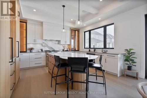 588 Creekview Chase, London North (North R), ON - Indoor Photo Showing Kitchen With Upgraded Kitchen