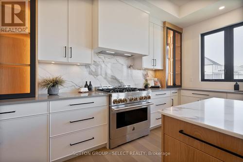 588 Creekview Chase, London North (North R), ON - Indoor Photo Showing Kitchen With Upgraded Kitchen