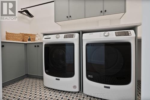 588 Creekview Chase, London North (North R), ON - Indoor Photo Showing Laundry Room