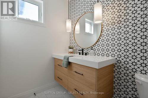 588 Creekview Chase, London North (North R), ON - Indoor Photo Showing Bathroom