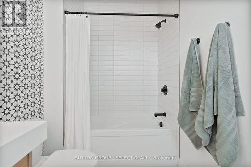 588 Creekview Chase, London North (North R), ON - Indoor Photo Showing Bathroom