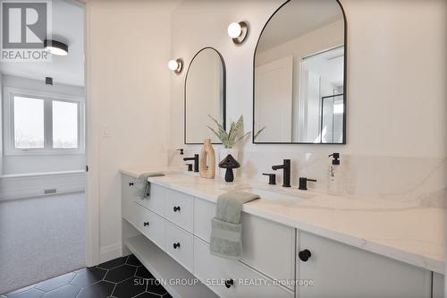 588 Creekview Chase, London North (North R), ON - Indoor Photo Showing Bathroom