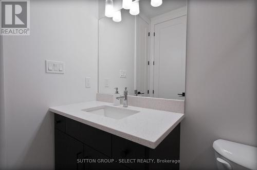 588 Creekview Chase, London North (North R), ON - Indoor Photo Showing Bathroom