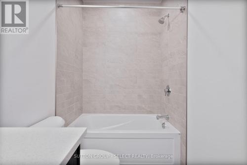 588 Creekview Chase, London North (North R), ON - Indoor Photo Showing Bathroom