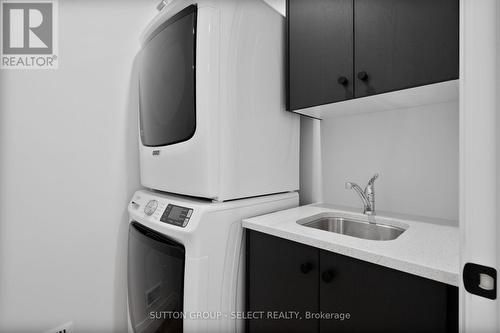 588 Creekview Chase, London North (North R), ON - Indoor Photo Showing Laundry Room